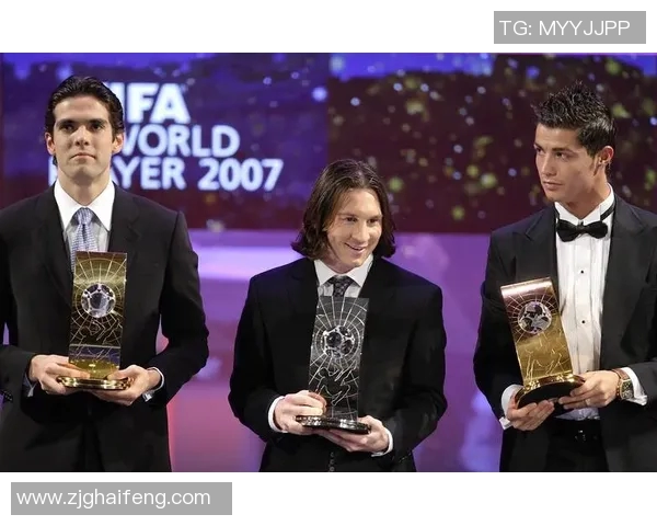 从小踢易拉罐的足球明星如何逆袭成世界顶级球员的励志故事