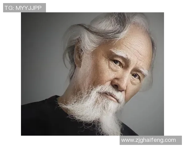 老头在公园里猜足球明星的名字引发了年轻人的热议与欢笑